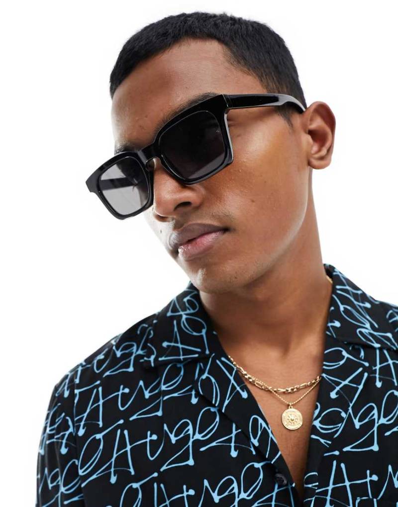 New Look - Sonnenbrille in Schwarz mit eckigem Gestell von New Look