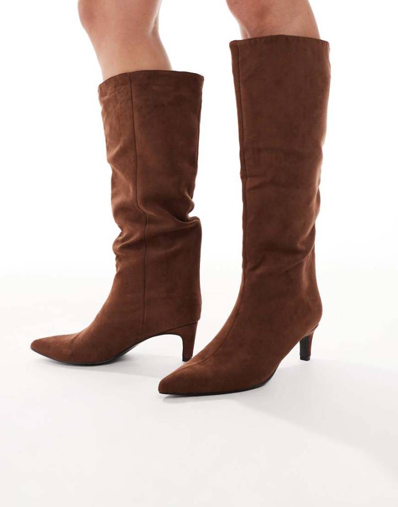 New Look - Stiefel aus Wildlederimitat in Rostbraun mit Stilettoabsatz-Brown von New Look