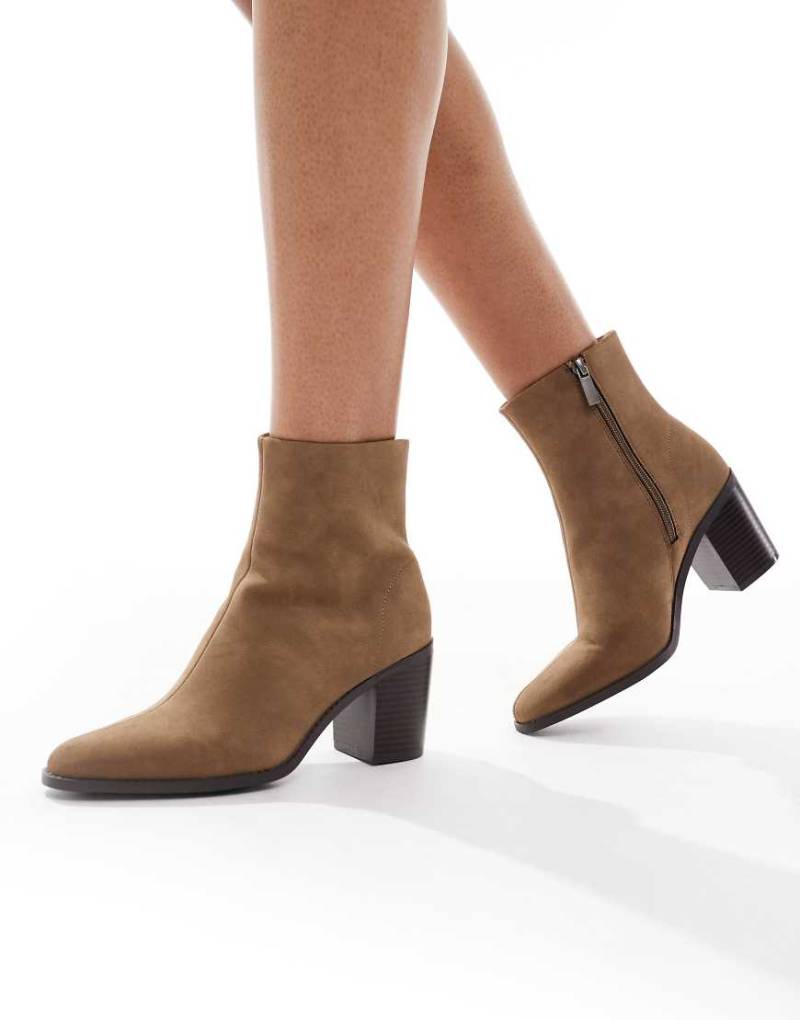 New Look - Stiefel in Kamelbraun mit Blockabsatz-Neutral New Look - Stiefel in Kamelbraun mit Blockabsatz-Neutral von New Look