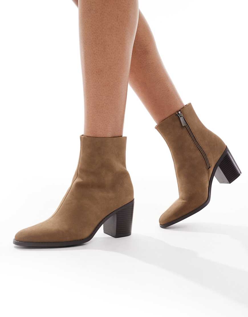 New Look - Stiefel in Kamelbraun mit Blockabsatz-Neutral New Look - Stiefel in Kamelbraun mit Blockabsatz-Neutral von New Look