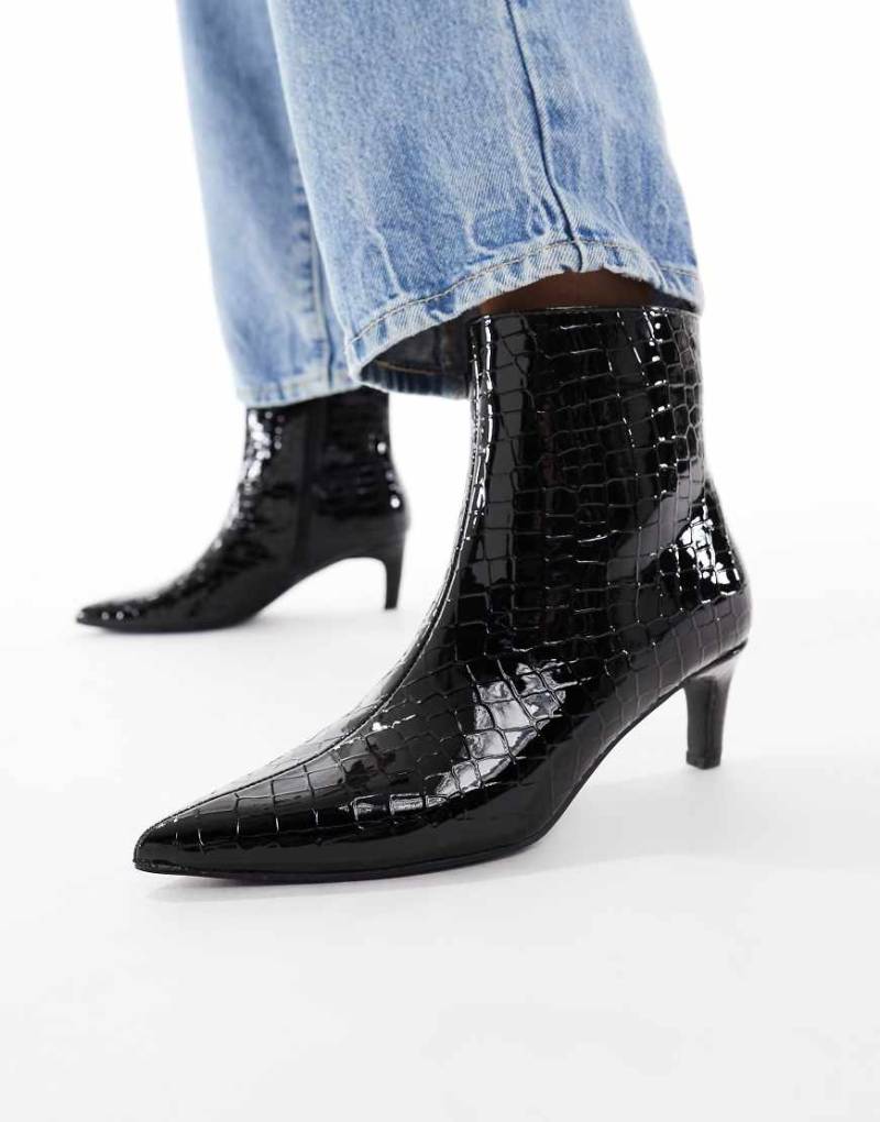 New Look - Stiefel in Kroko-Schwarz mit Absatz New Look - Stiefel in Kroko-Schwarz mit Absatz von New Look