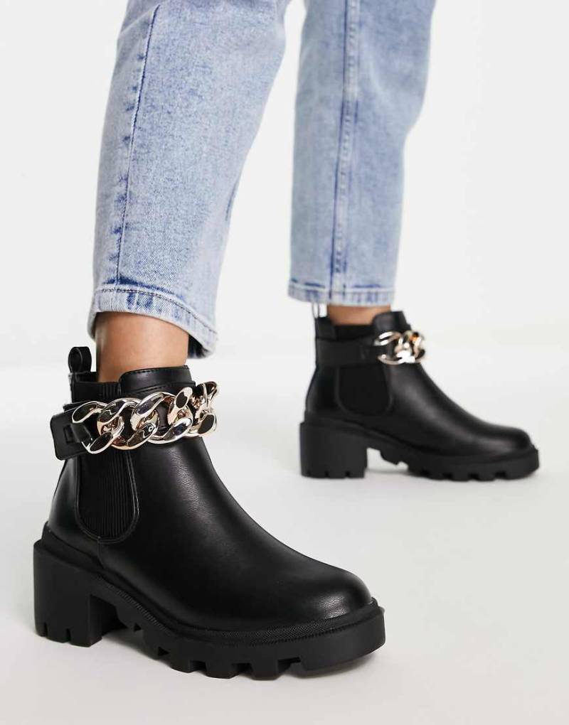 New Look - Stiefel in Schwarz mit Kettenverzierung und sehr dicker Sohle von New Look
