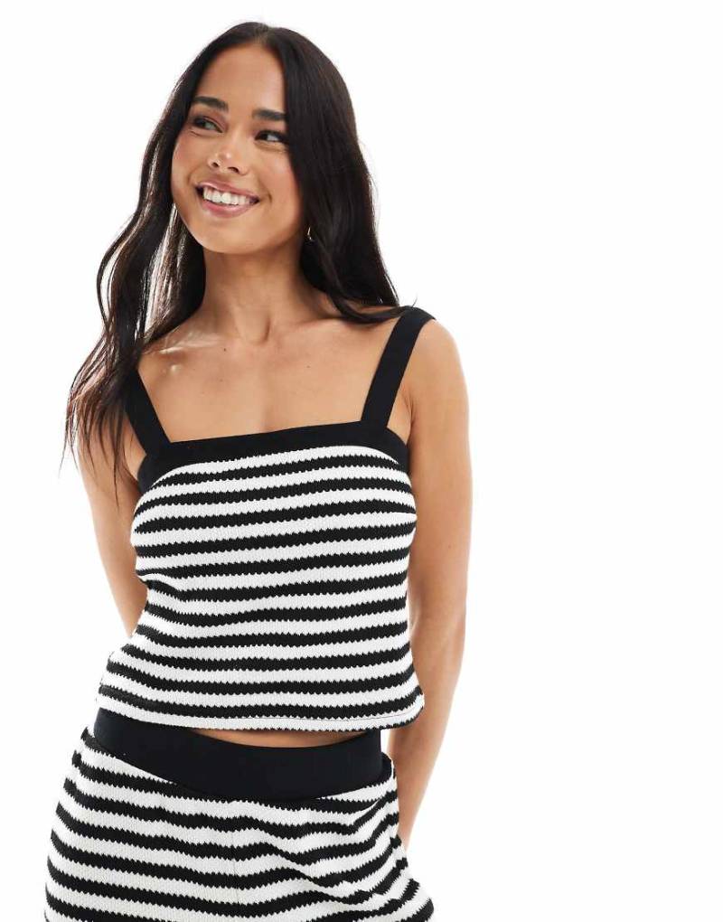 New Look - Strick-Trägertop in Schwarz gestreift, Kombiteil von New Look