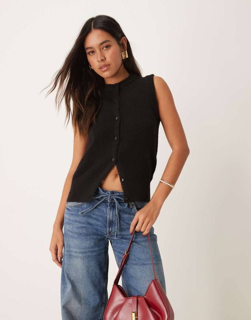 New Look - Strick-Trägertop in Schwarz mit Knopfleiste von New Look