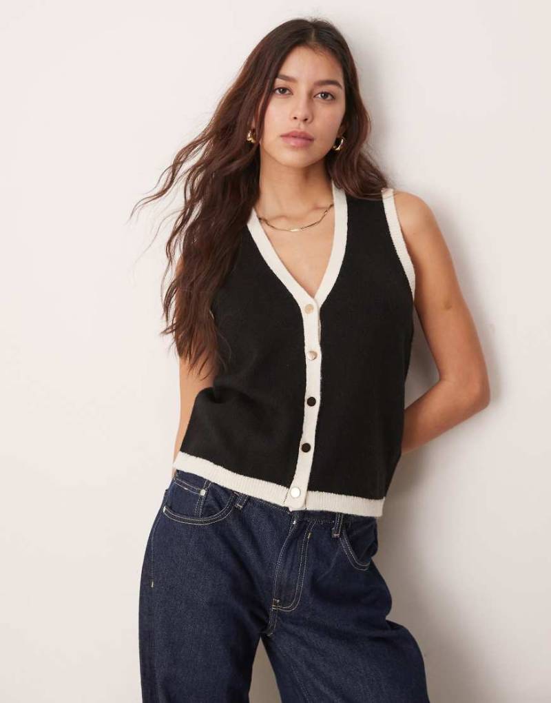 New Look - Strickweste in Schwarz mit Knopfleiste von New Look