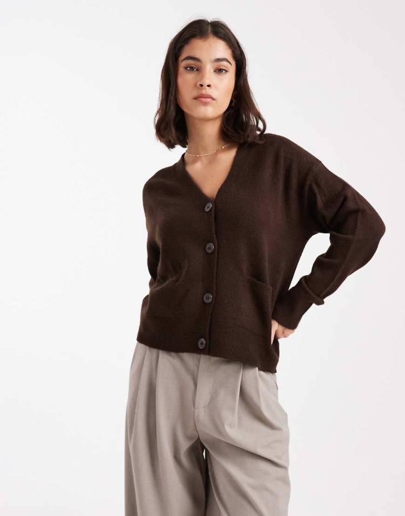 New Look - Strickjacke in Braun mit Taschendetail-Brown von New Look