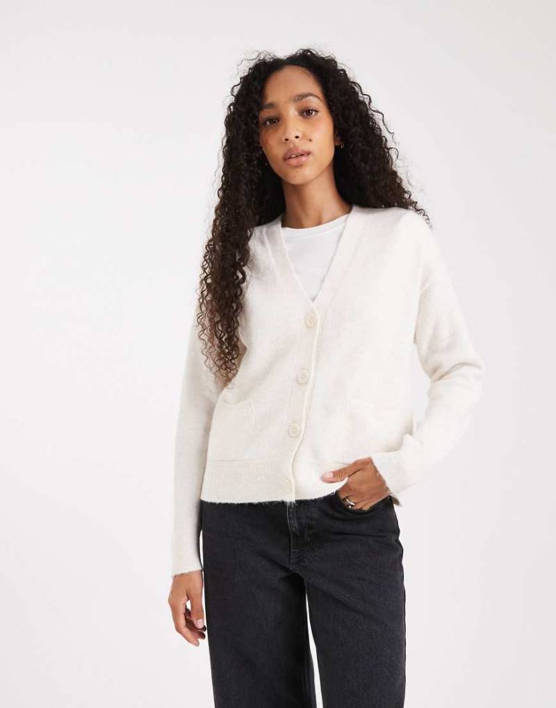 New Look - Strickjacke in Cremeweiß mit Taschendetail-Neutral von New Look