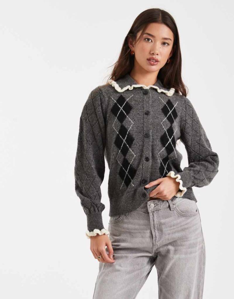 New Look - Strickjacke in Grau mit Argyle-Muster und Kragen von New Look