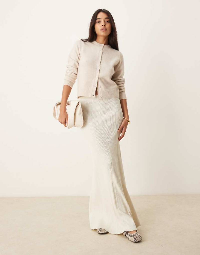 New Look - Strickjacke in Hellbeige mit Rundhalsausschnitt und Knopfleiste-Weiß von New Look