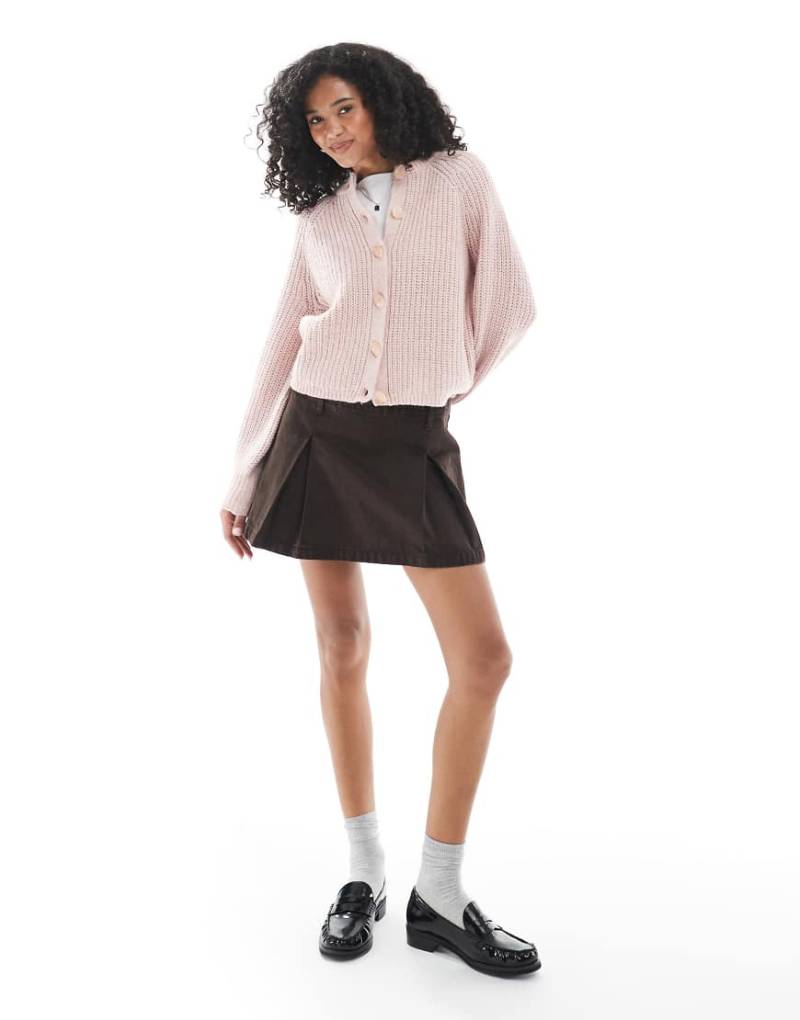 New Look - Strickjacke in Rosa mit Rundhalsausschnitt und Raglanärmeln von New Look