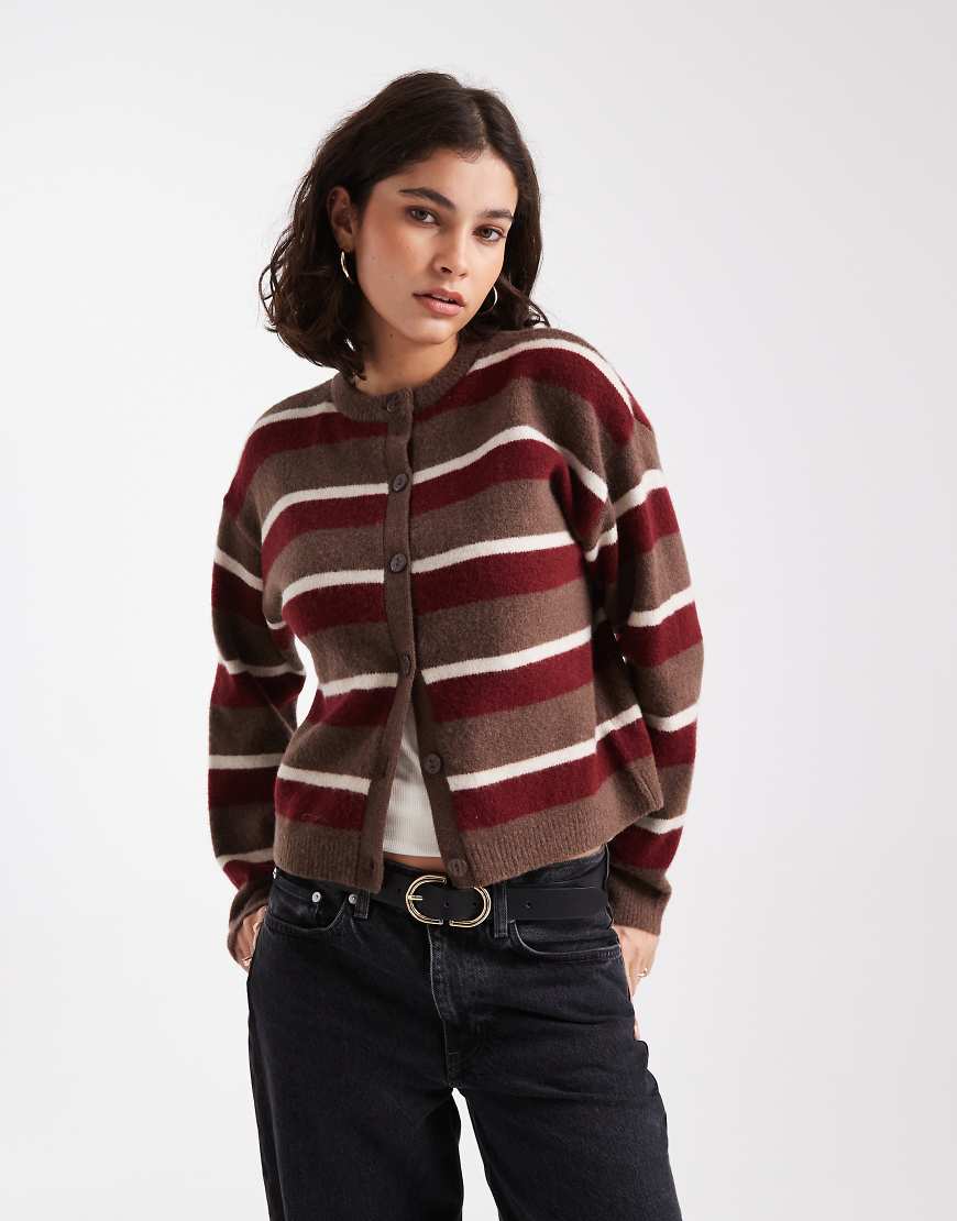 New Look - Strickjacke in braun gestreift mit Rundhalsausschnitt-Brown von New Look