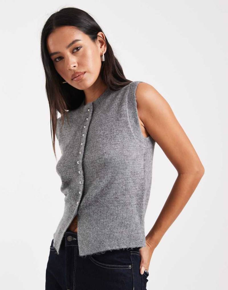 New Look - Strickpullunder in Grau mit Knopfleiste und Rundhalsausschnitt von New Look
