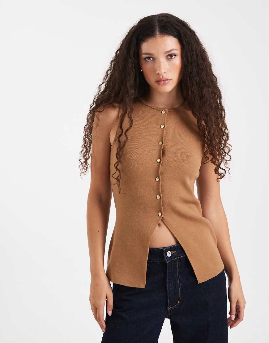 New Look - Strickweste in Kamelbraun mit Knopfleiste-Neutral von New Look