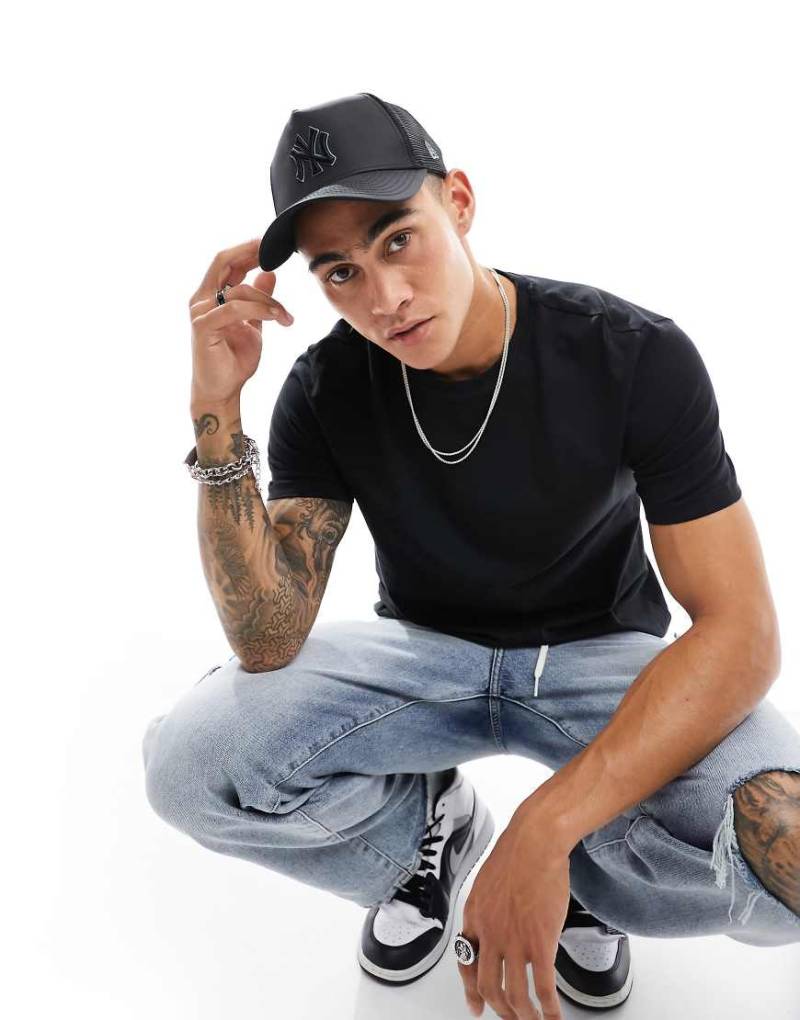 New Look - T-Shirt in Schwarz mit Rundhalsausschnitt von New Look