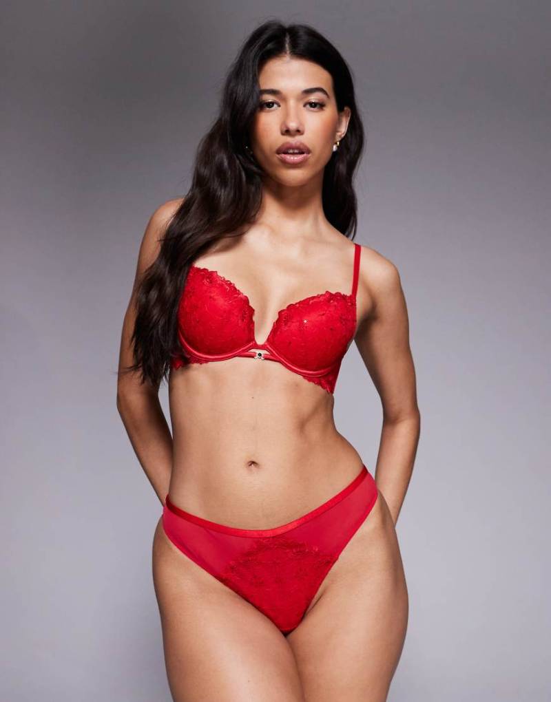 New Look - Tanga in Rot mit paillettenbesetzter Stickerei von New Look