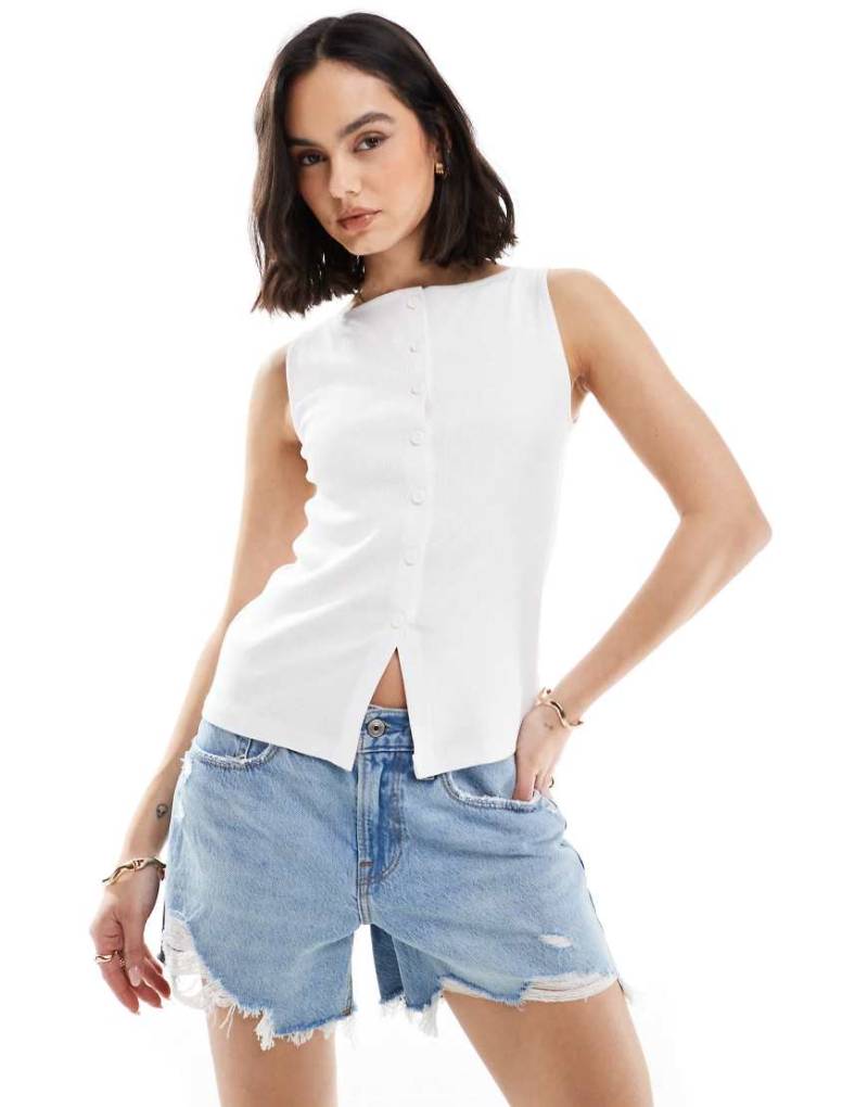 New Look - Tanktop in Weiß mit Knopfleiste von New Look