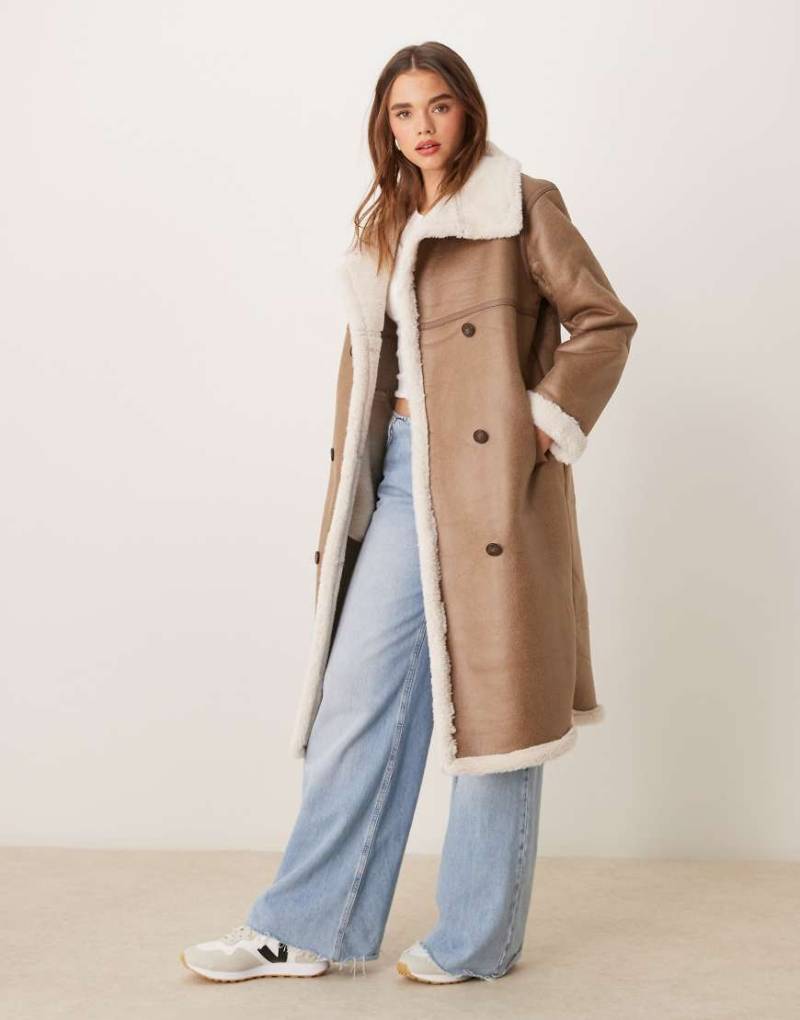 New Look - Teddyfell-Jacke in Nerzbeige mit Stehkragen-Neutral von New Look