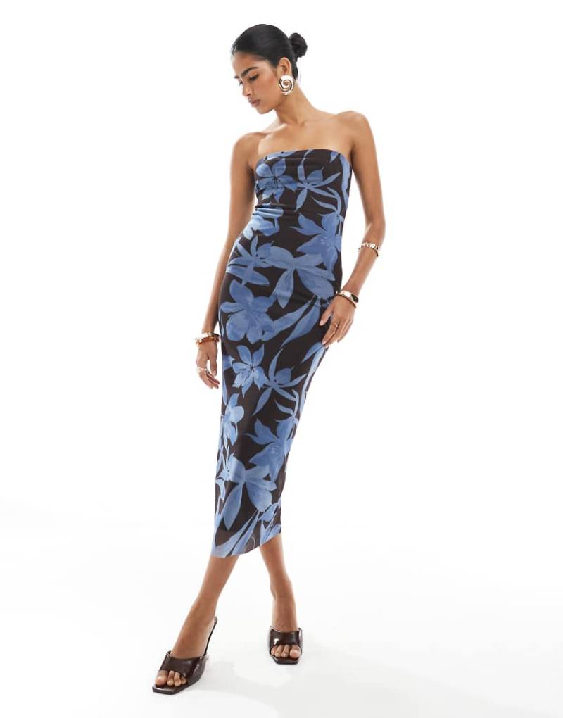 New Look - Trägerloses Maxikleid aus Netzstoff in Braun mit Blumenmuster in Blau von New Look