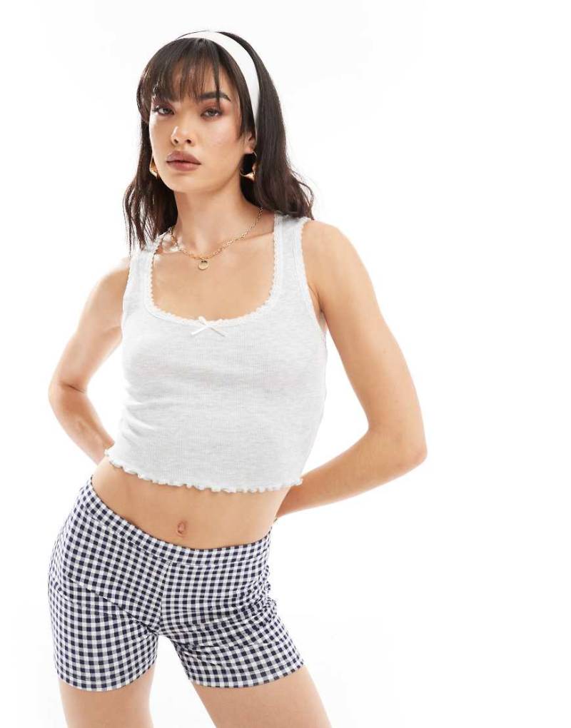 New Look - Trägershirt in Grau mit Spitzenborte von New Look