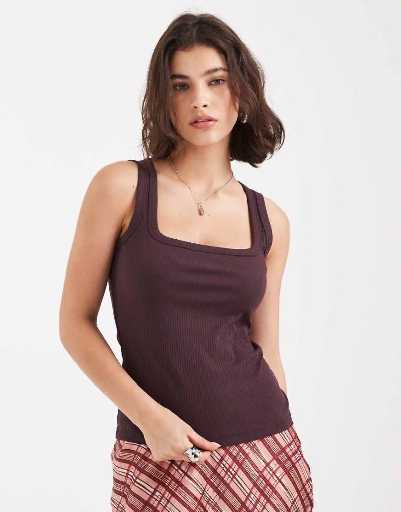 New Look - Trägertop in Dunkellila mit eckigem Ausschnitt von New Look