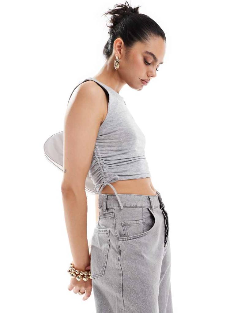 New Look - Trägertop in Grau mit seitlicher Raffung von New Look