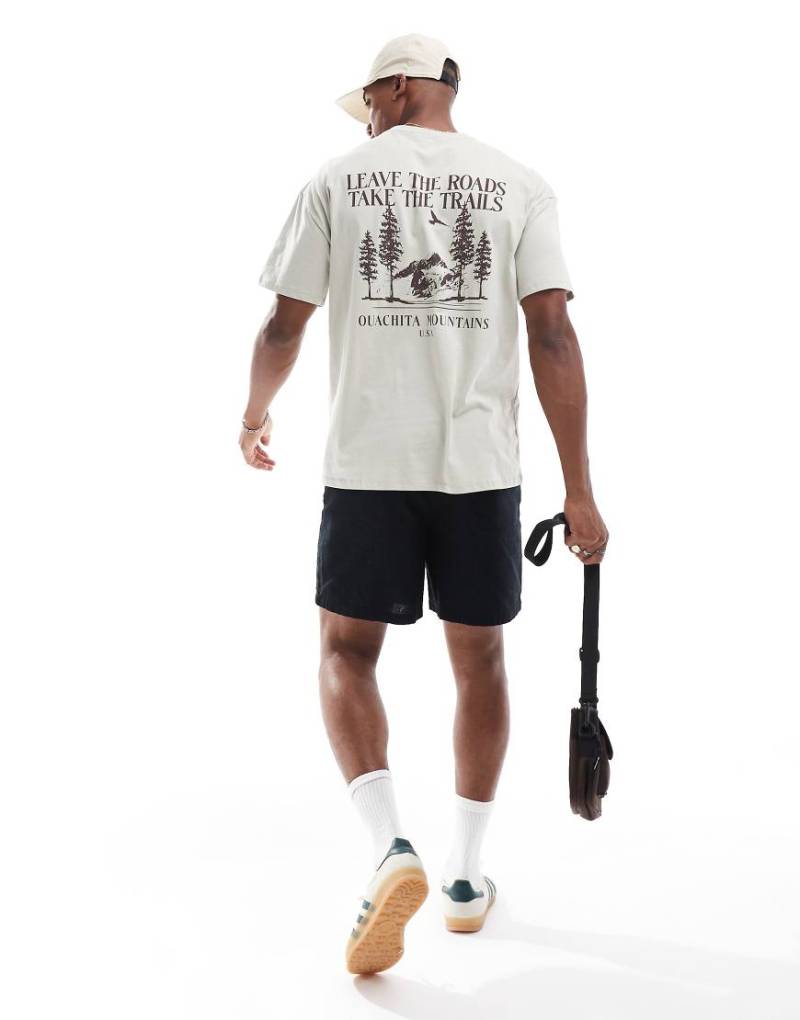 New Look - Trails - T-Shirt in Stone-Neutral von New Look