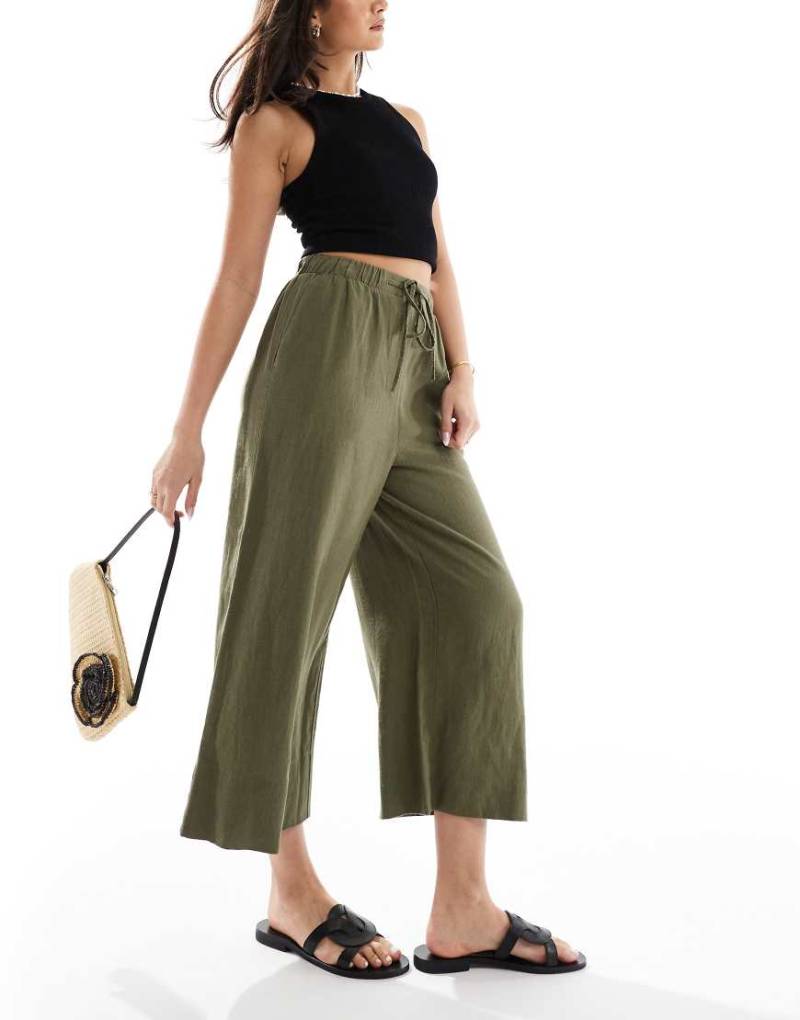 New Look - Verkürzte Leinenhose in Khaki-Grün von New Look