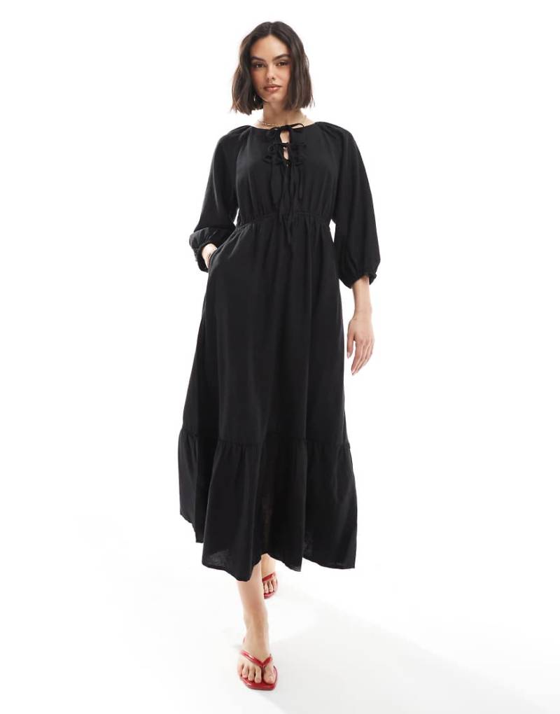 New Look - Vorne gebundenes, abgestuftes Midi-Hängerkleid in Schwarz von New Look