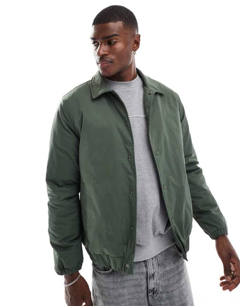 New Look - Wattierte Trainingsjacke in dunklem Khaki-Grün von New Look