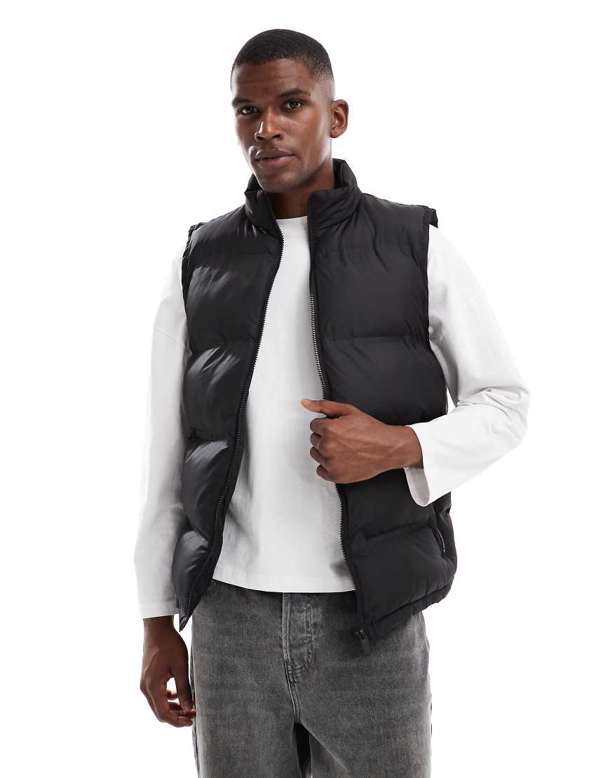 New Look - Wattiertes Gilet in Schwarz New Look - Wattiertes Gilet in Schwarz von New Look