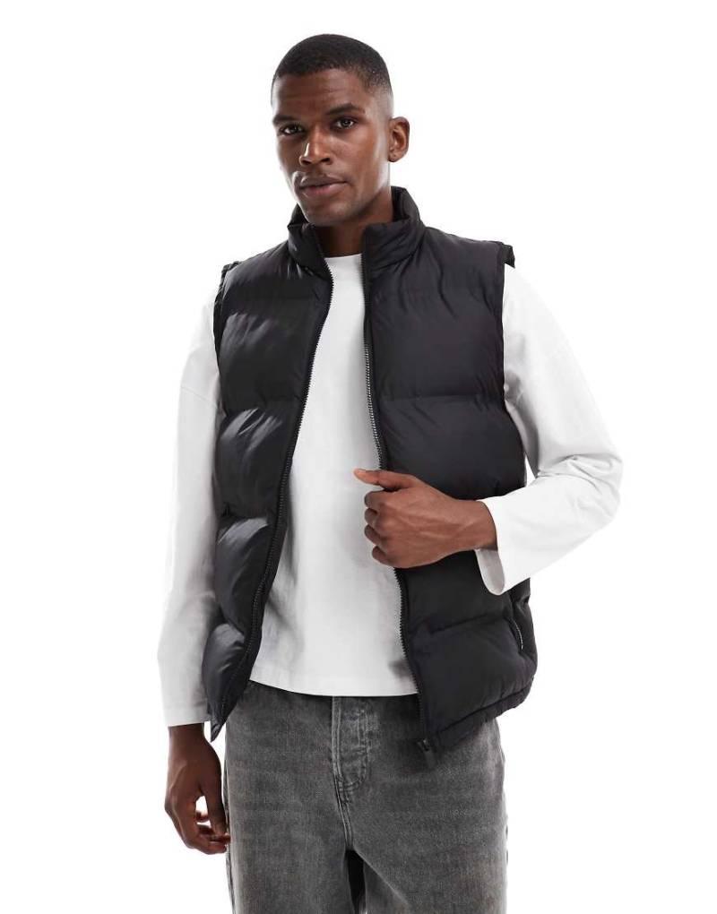 New Look - Wattiertes Gilet in Schwarz New Look - Wattiertes Gilet in Schwarz von New Look