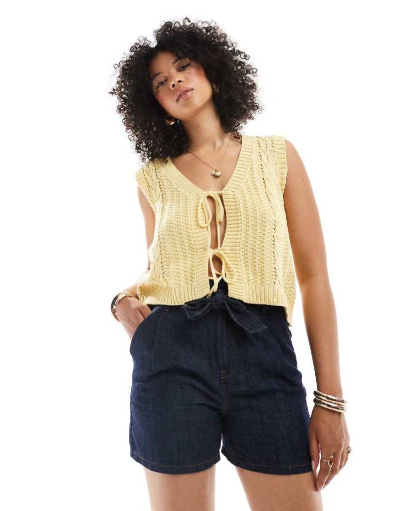 New Look - Weiche Jeansshorts in Marineblau mit Paperbag-Taille von New Look