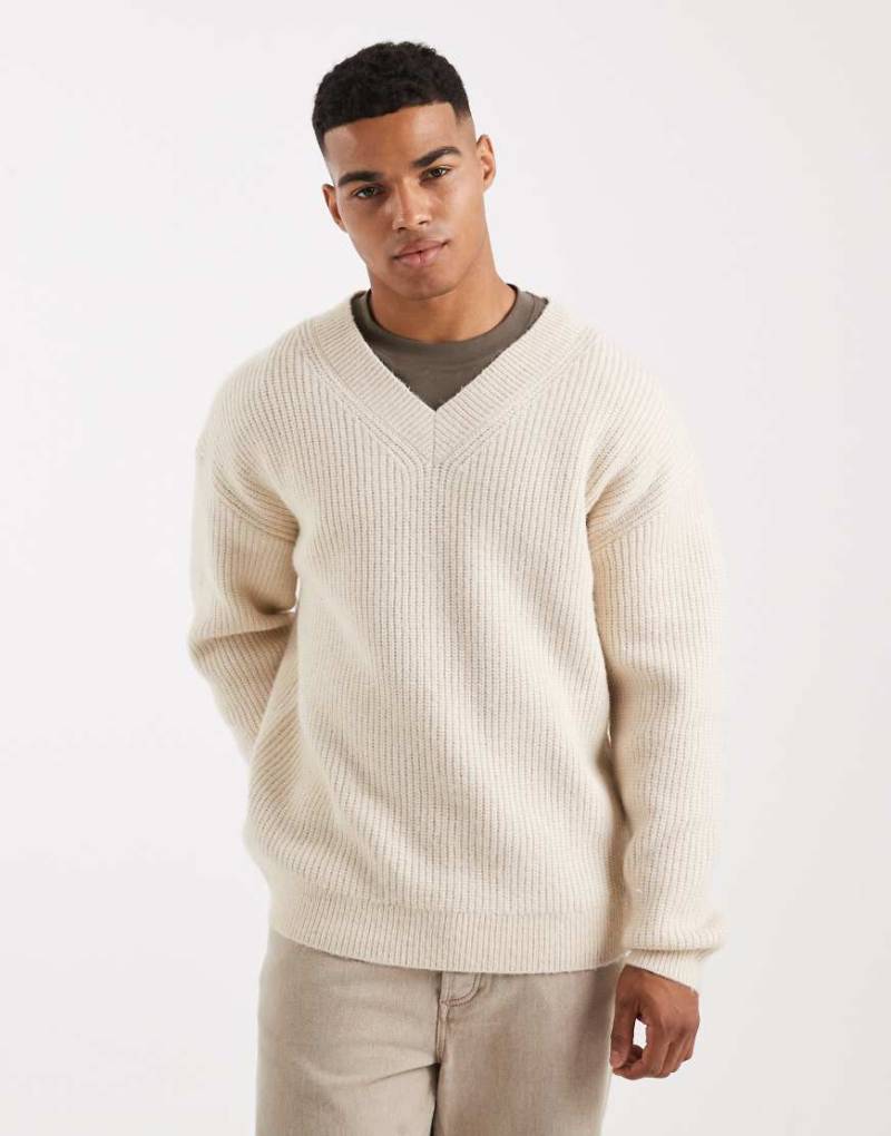 New Look - Weicher Pullover in meliertem Hellbeige mit V-Ausschnitt-Neutral von New Look