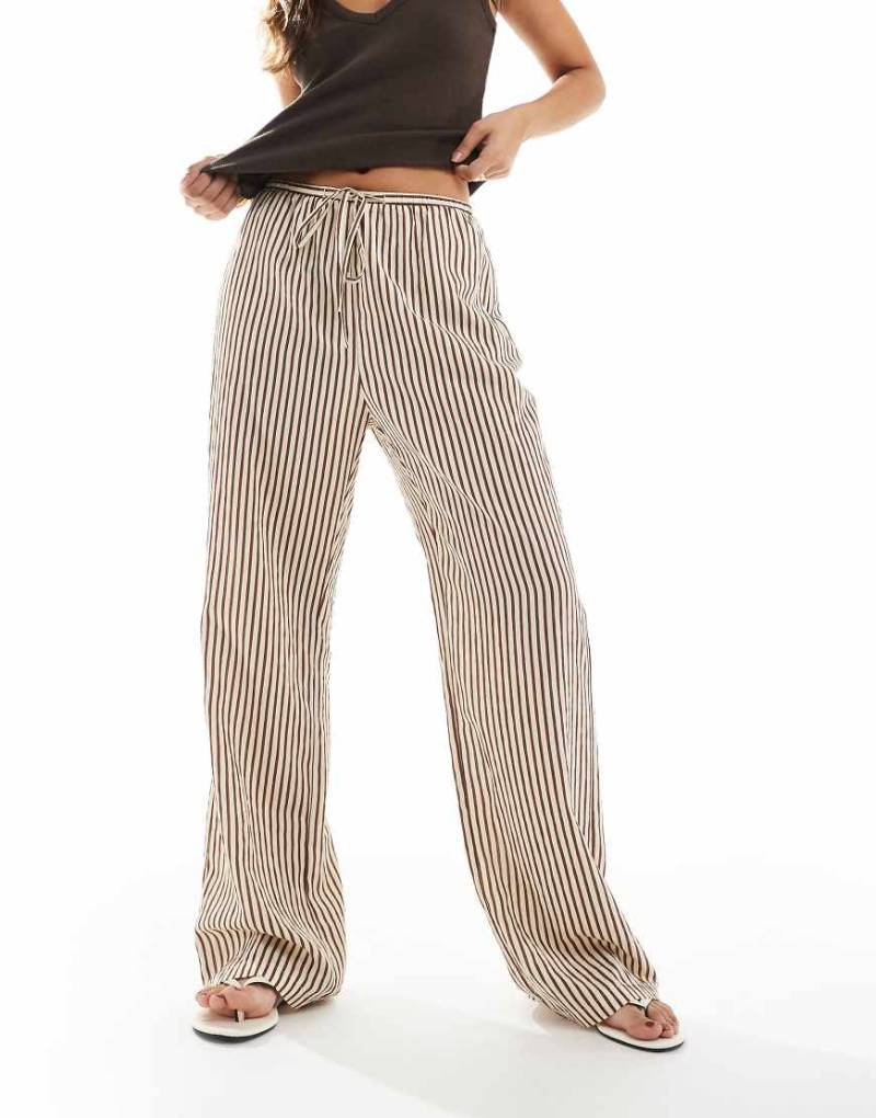 New Look - Weit geschnittene Hose in Braun von New Look