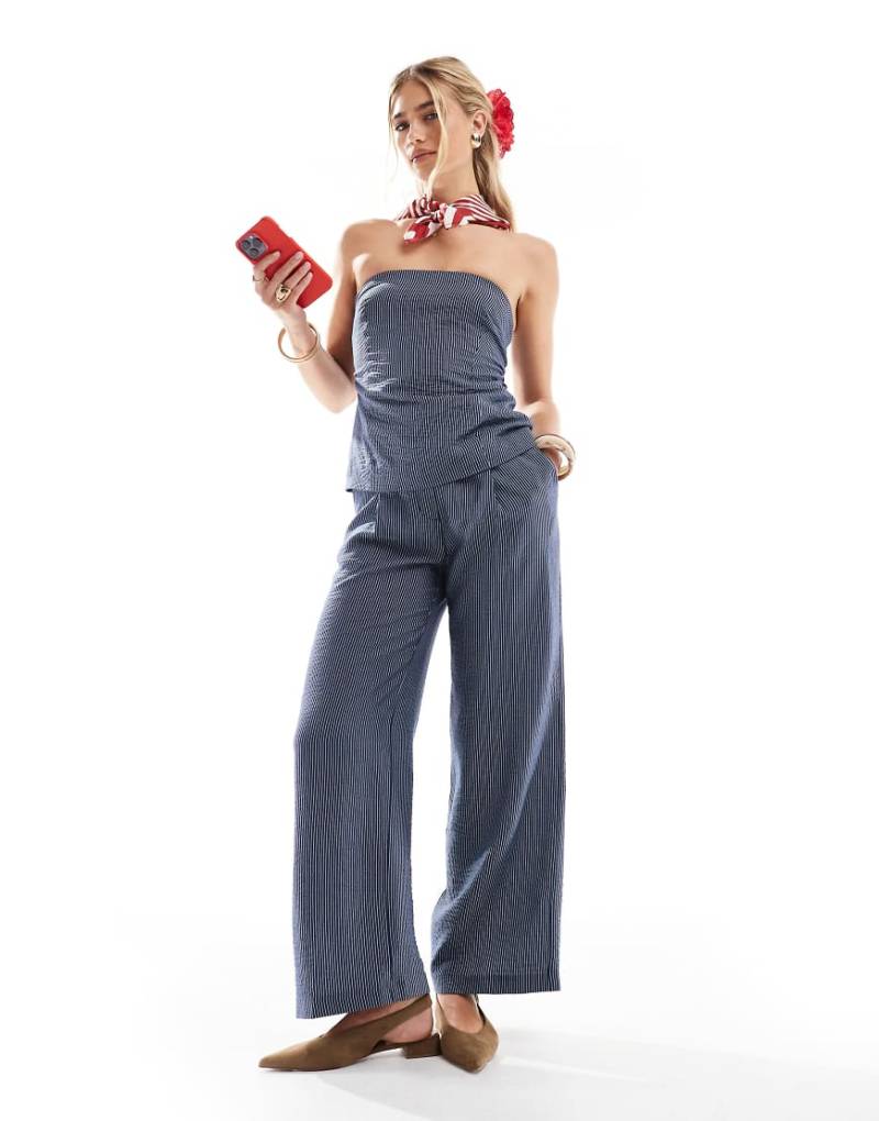 New Look - Weit geschnittene Hose in gestreiftem Blau, Kombiteil von New Look