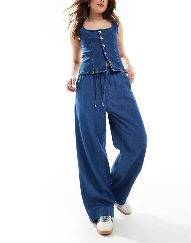 New Look - Weit geschnittene Jeanshose zum Hineinschlüpfen in Mittelblau von New Look