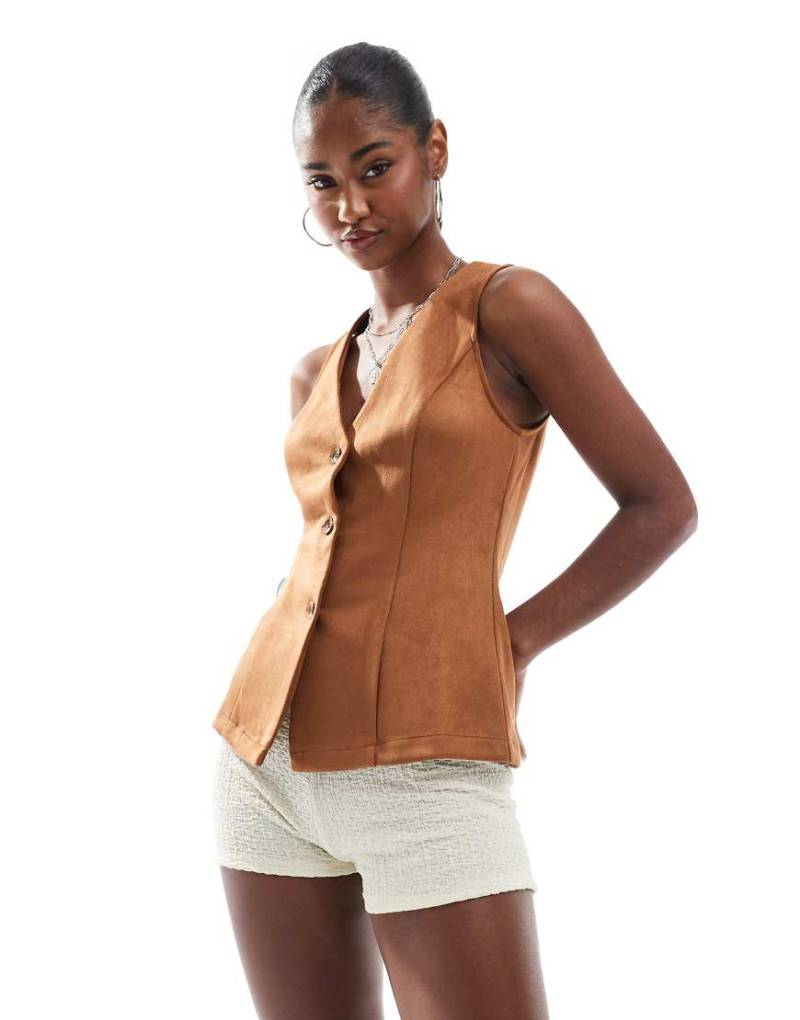 New Look - Weste aus Wildlederimitat in Braun von New Look