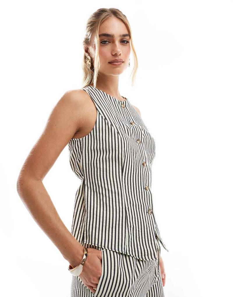 New Look - Weste in Schwarz gestreift mit Rundhalsausschnitt von New Look