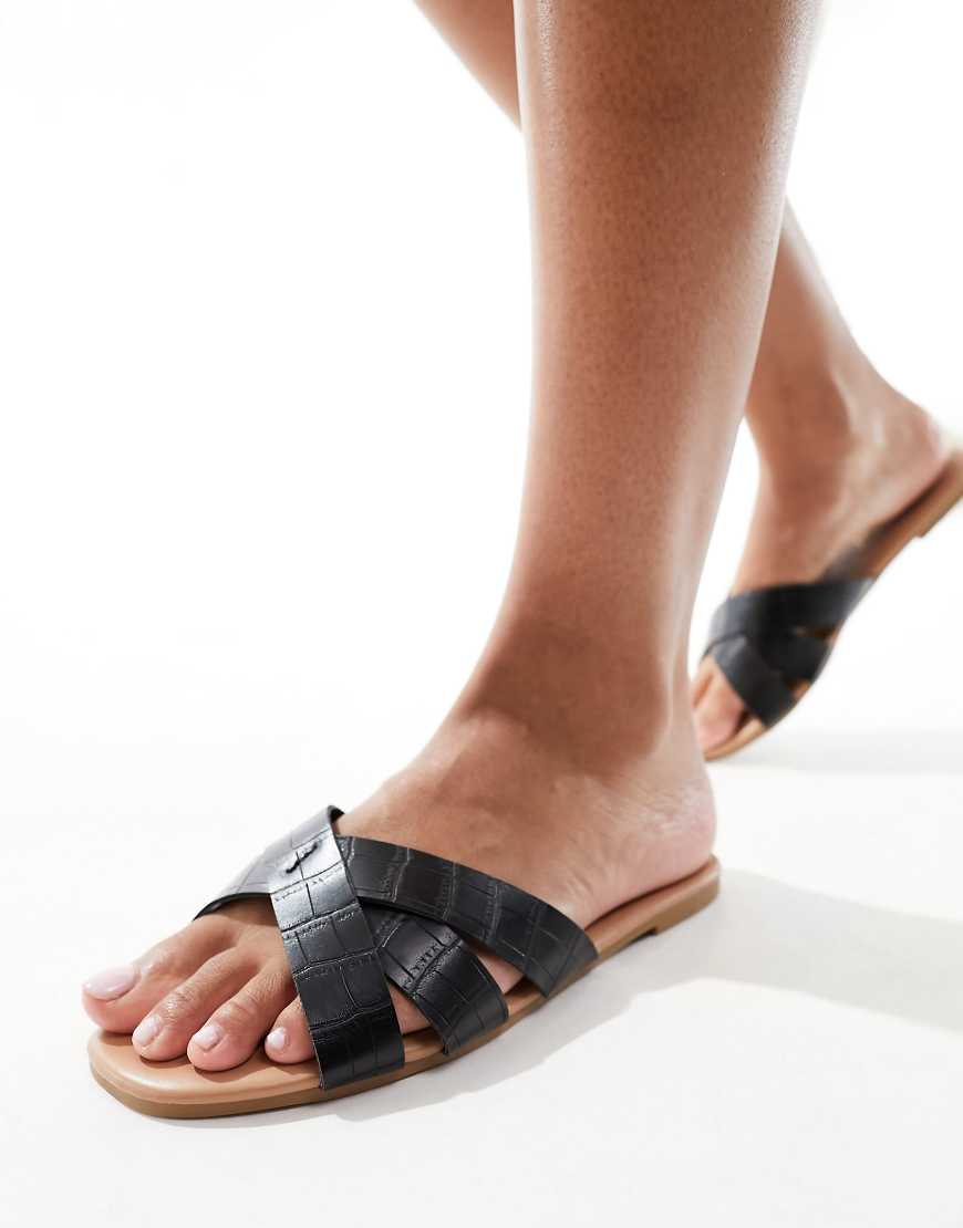New Look Wide Fit - Schwarze Sandalen mit überkreuztem Riemen von New Look