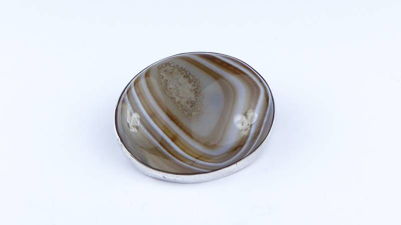 Silberne Und Polierte Bandachat-Brosche Silberne Und Polierte Bandachat-Brosche von New2uCollectables