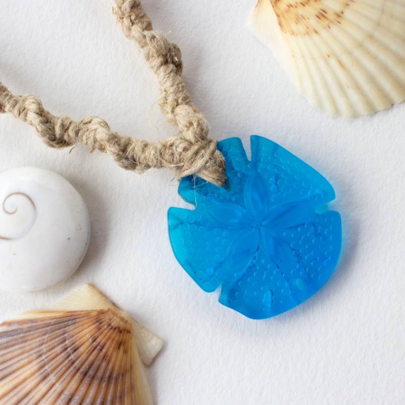 Große Sea Glass Sand Dollar Hanf Halskette Große Sea Glass Sand Dollar Hanf Halskette von NewEnglandGems