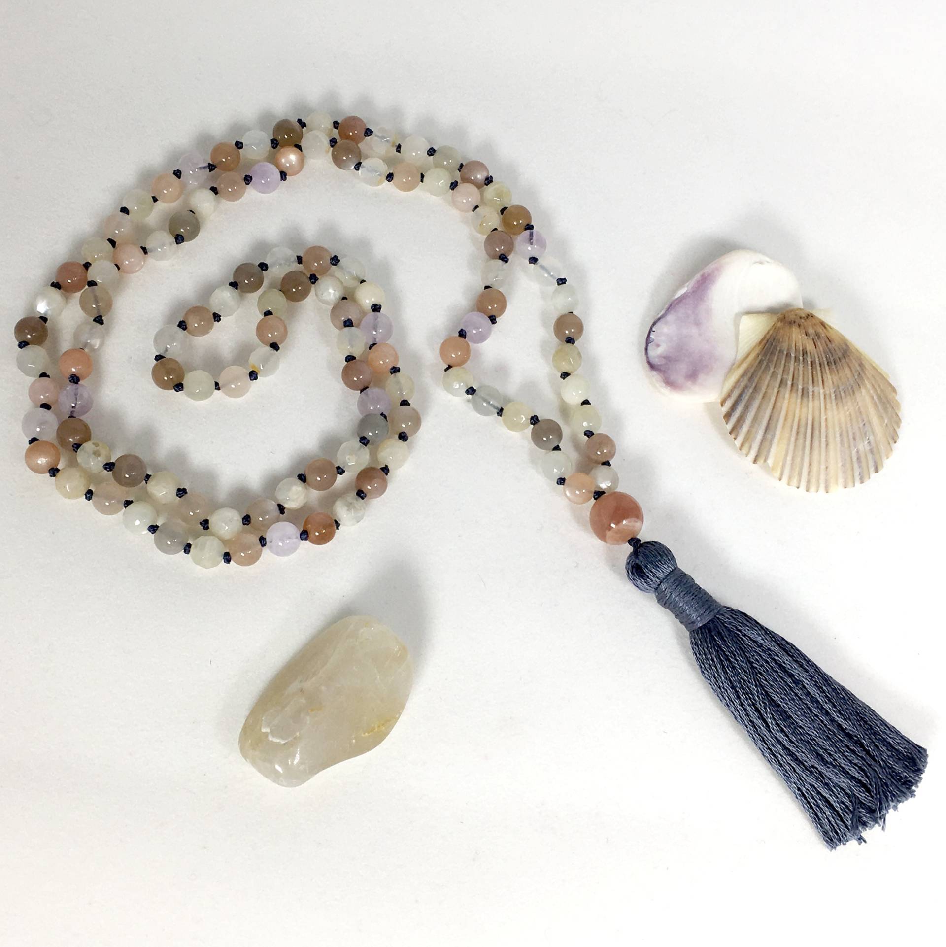 Misty Moonstone 108 Mala Quaste Halskette von NewEnglandGems