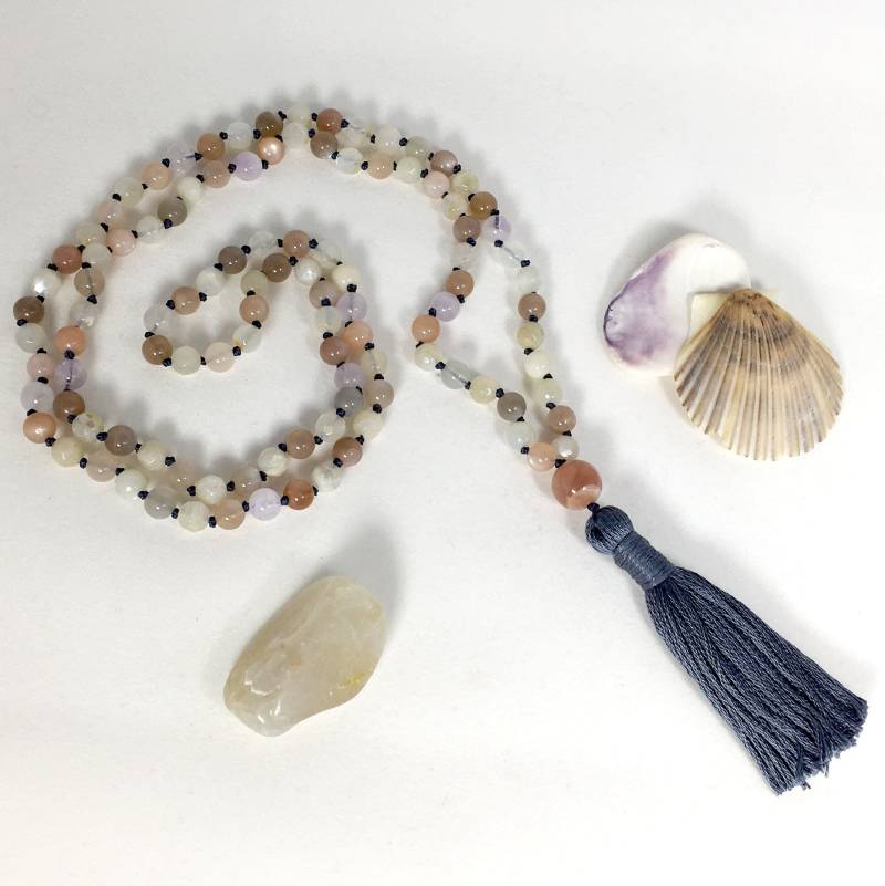 Misty Moonstone 108 Mala Quaste Halskette Misty Moonstone 108 Mala Quaste Halskette von NewEnglandGems