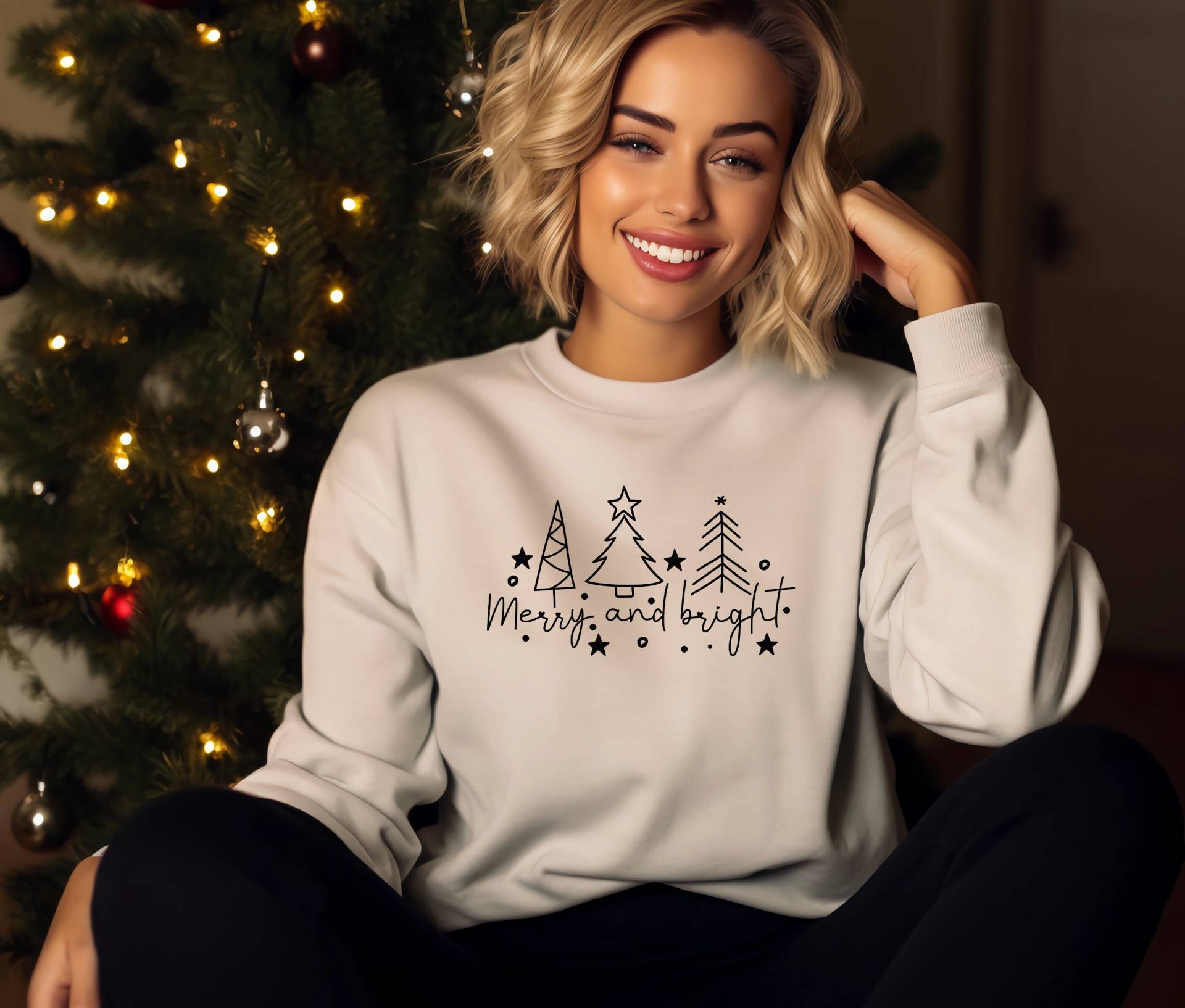 Christmas Sweatshirts, Merry & Bright Sweatshirt, Tree, Holiday Christmas Sweatshirts, Merry & Bright Sweatshirt, Tree, Holiday von NewGraphicGear