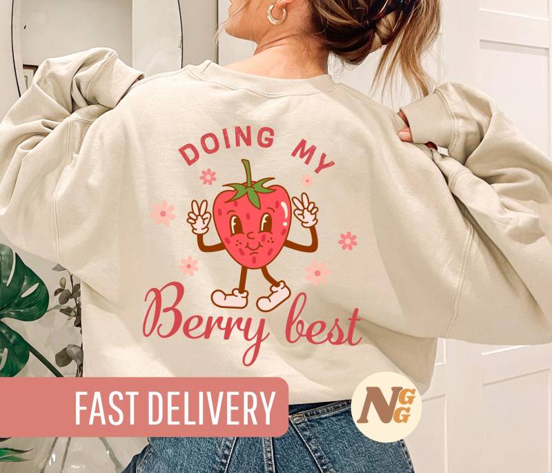 Lustiges Erdbeer Sweatshirt, Berry Best Design, Inspirierender Pullover, Retro Style, Geschenk Für Frauen, Positive Botschaft Kleidung von NewGraphicGear