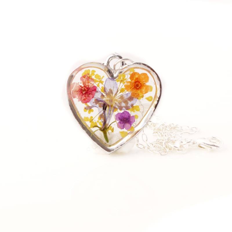 Echte Gepresste Blumen Harz Herz Halskette Getrocknete Heide Schmuck von NewJewelleryStory