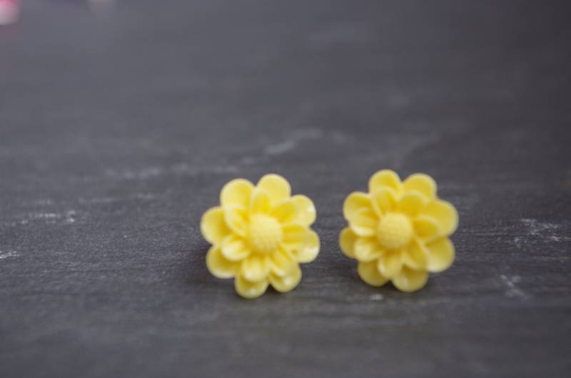 Ohrstecker Gelbe Rose Chirurgenstahl, Rosettenschmuck von NewJewelleryStory