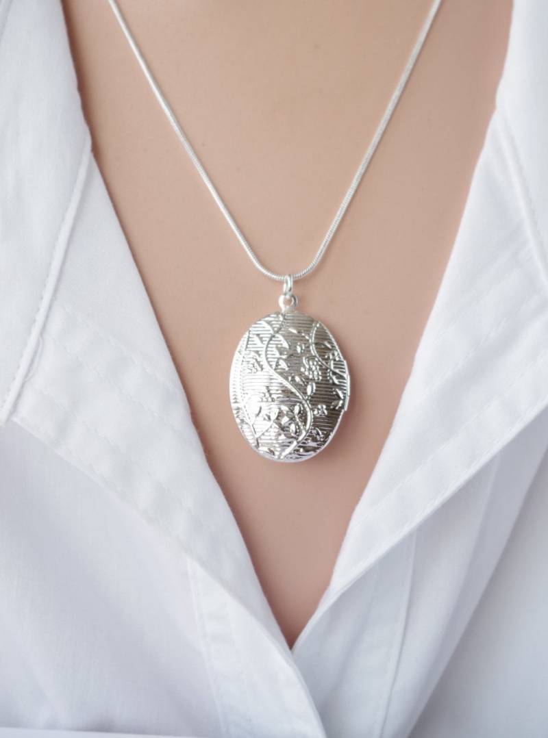 Floral Silber Plated Medaillon Halskette - Foto Andenken von NewJewelleryStory