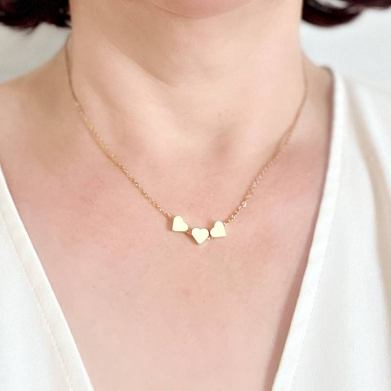 Mini Herz Halskette Vergoldeter Messing Dreifach Anhänger von NewJewelleryStory