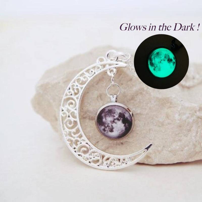 Leuchtender Mond Halskette Silberner Halbmond, Galaxieanhänger von NewJewelleryStory
